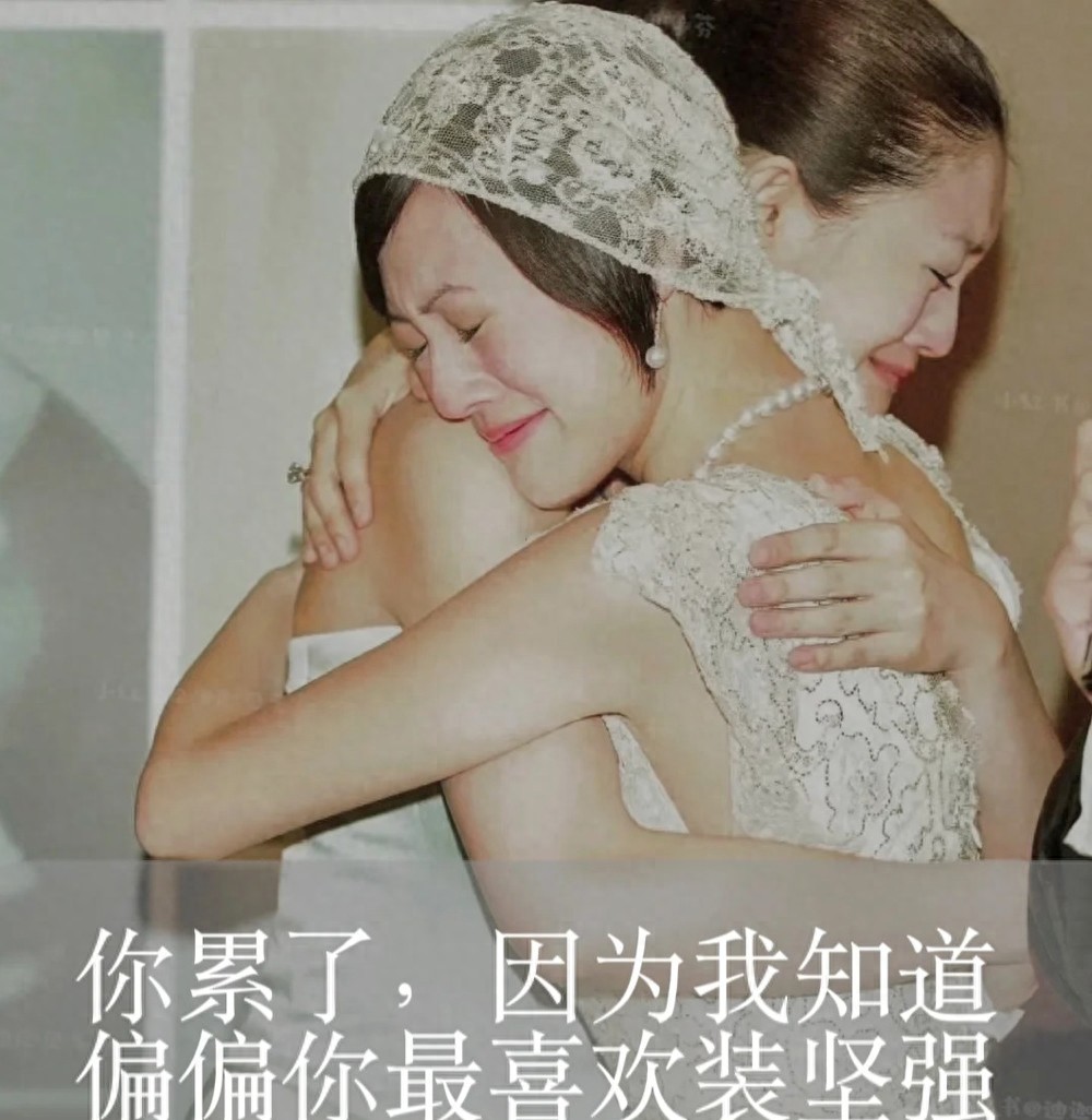  这大姐，是个标准的家庭主妇，跟娱乐圈的纸醉金迷完全不沾边。想想看，妹妹们一个比