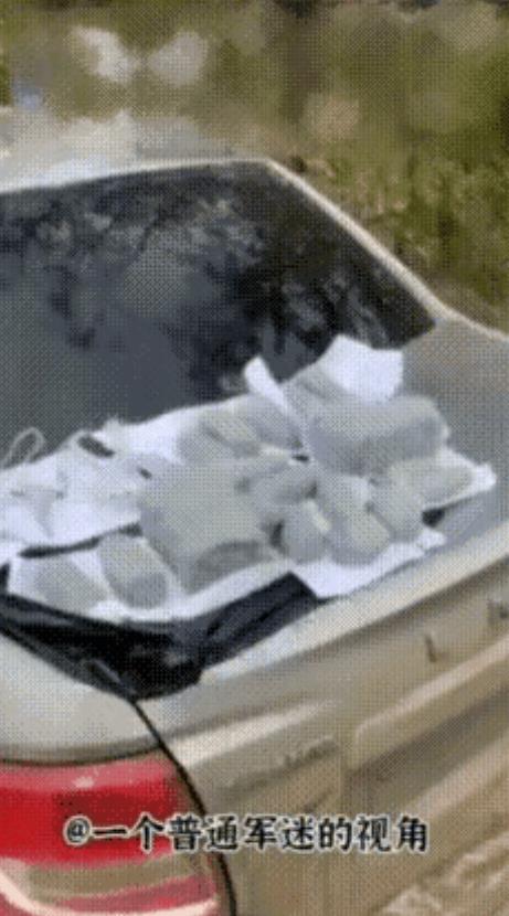 在库尔斯克这一战略要地，一场悄无声息的暗战悄然上演。三名乌军特工，身着便衣，巧妙