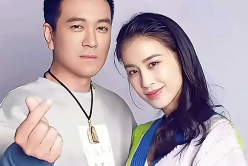 黄圣依不离婚，原因无非3个：
1、2亿的零花开销对她来说很重要，经济基础决定上层