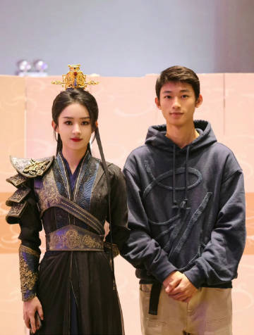 #与凤行# 沈璃穿着这身战袍真的好帅！ ​