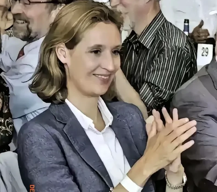 魏德尔支持率飙升，德国政坛风云突变！无惧美国驻军的存在，不顾欧盟主席冯德莱恩的影