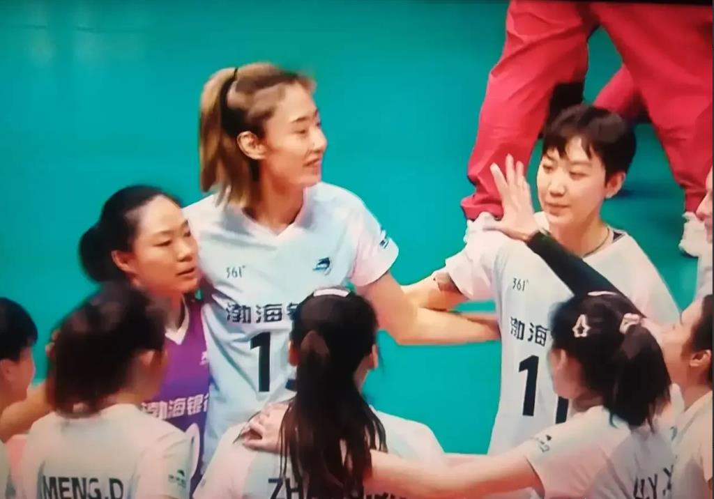 【对江苏女排，可够陈方走脑子的】
明天天津女排将客场挑战江苏女排，天津女排不光少