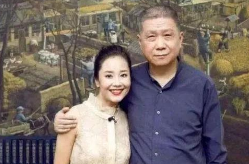 马未都身价高达100亿，一次朋友调侃他：老马，该换老婆了吧？马未都嘿嘿一笑：给多