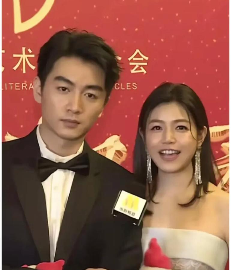 陈晓和陈妍希官宣离婚，真是震惊了！

这几年大家都说陈晓是和赵丽颖赌气才娶的陈妍