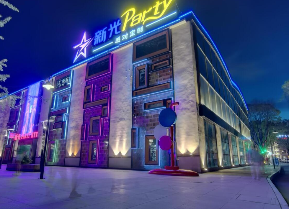 江苏，男子去澡堂洗澡，接受400元的按摩服务。不曾想，刚开始不到一分钟，民警就破