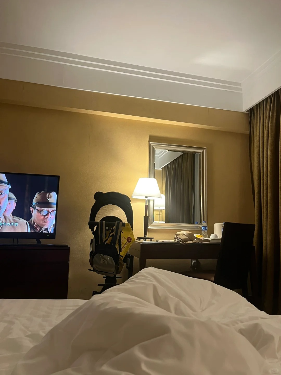 我再也不会来澳门总统酒店
谁懂啊！！！凌晨三点了 房间一直响 刚刚突然一阵风把桌