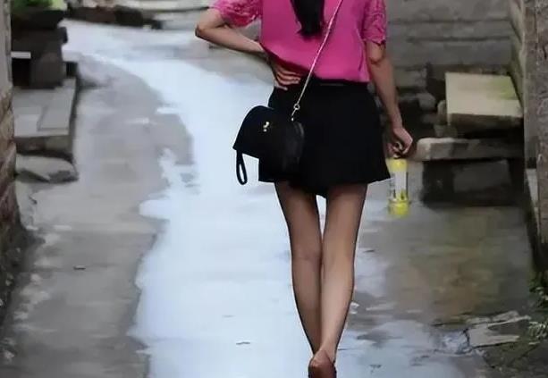 广西来宾，深夜，女子和男同学参加完朋友聚会，一起往回走，结果走到半路，喝醉的男同