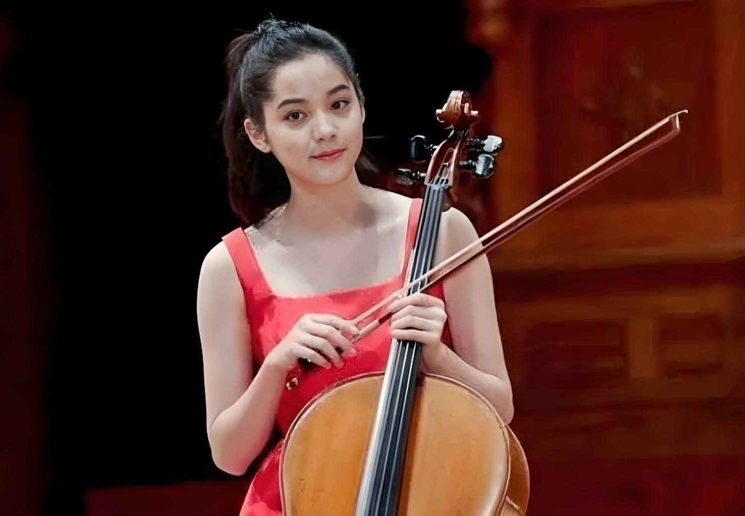 欧阳娜娜，以音乐与光影编织梦想