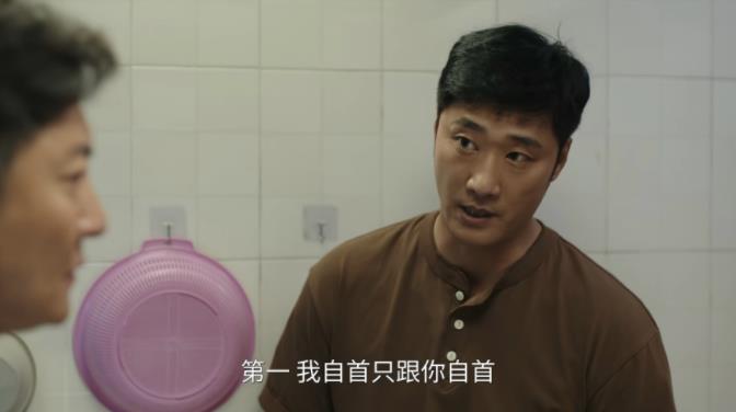《驻站》里面的李东绝对是常胜的好兄弟！

李东犯了事，他不是来找当警察的哥们常胜