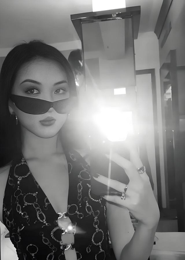 暴露身材！18岁李嫣的成人礼，网友：王菲怎么把女儿教成了这样？