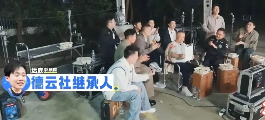 德云社只能郭麒麟接班。

因为首先得考虑德云社能活多久，虽然它现在火，但无法看到