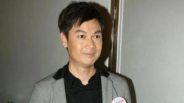 梁荣忠是一位备受尊敬的香港男演员和主持人
