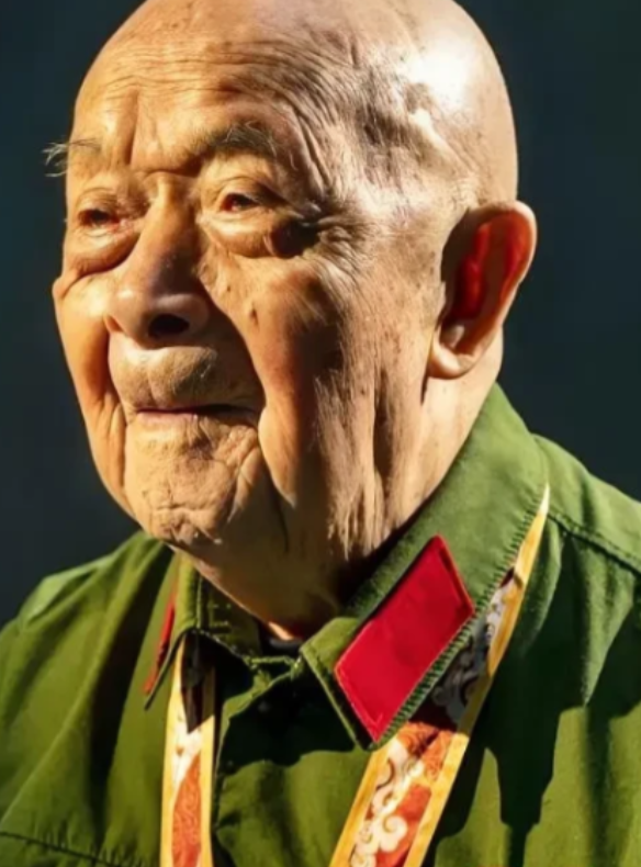 一字之差竟改变一个人的命运！1952年，抗美援朝时，他一人歼敌400余人，立下汗
