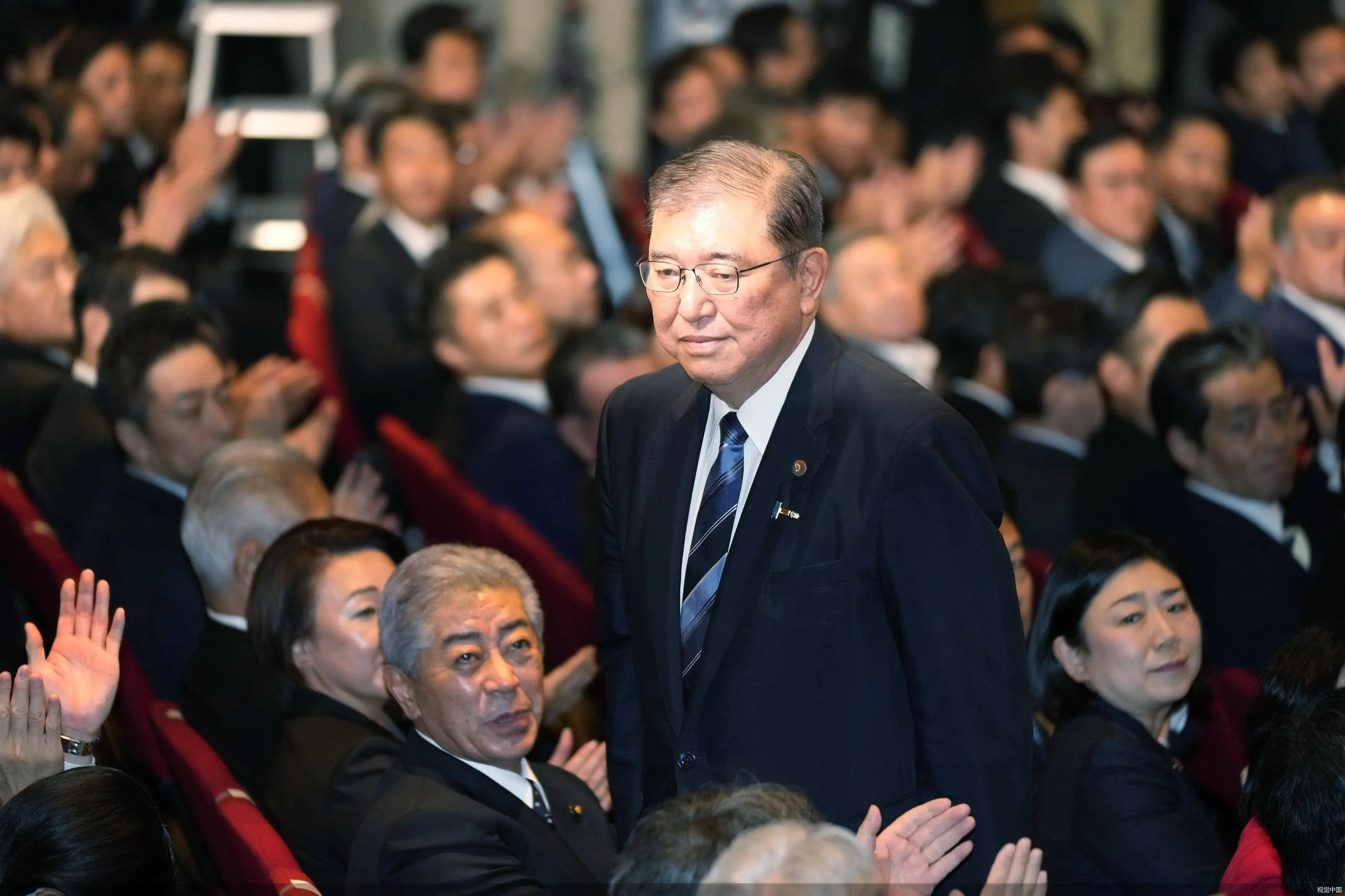 日本首相石破茂今天（2月4日）发文说：“与 OpenAI 的奥尔特曼、软银的孙正