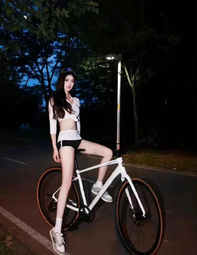 后妈的年龄跟我同岁我该如何应对哈哈哈哈哈