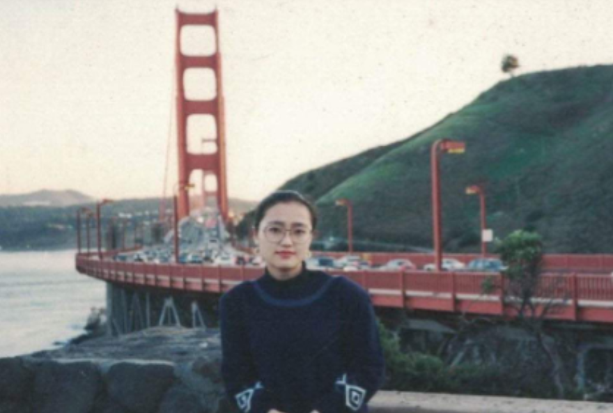 1999年，中国前首富牟其中在工作途中被捕，一同被捕的还有他的小姨子夏宗伟，身陷
