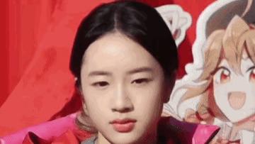 星二代颜值大比拼：一个天生丽质，一个努力变美？