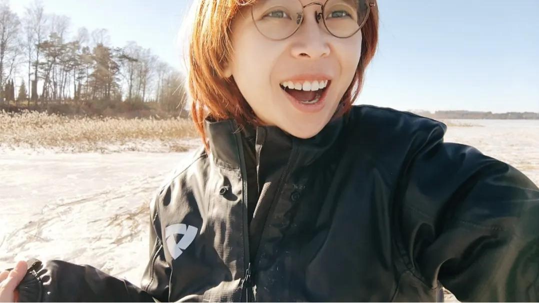 摩旅拉脱维亚：零下七度，坟地露营，天亮去寻找神秘的树！