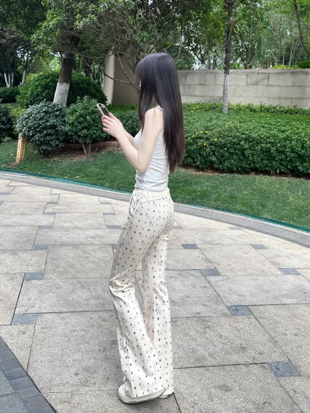 啊啊啊 这种身材穿搭能把我美晕啊～
我说微喇叭裤真的太显身材了姐妹们
不管是什么