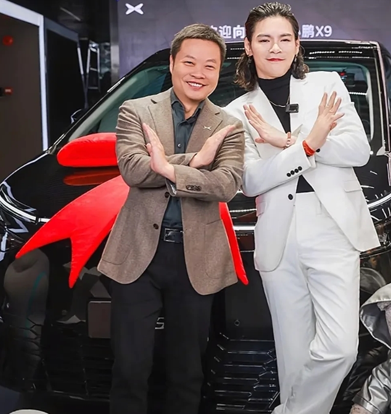 何小鹏为向佐交付X9，也是为难小鹏总了，跟着向佐一顿“作妖”！

我好奇一下，明