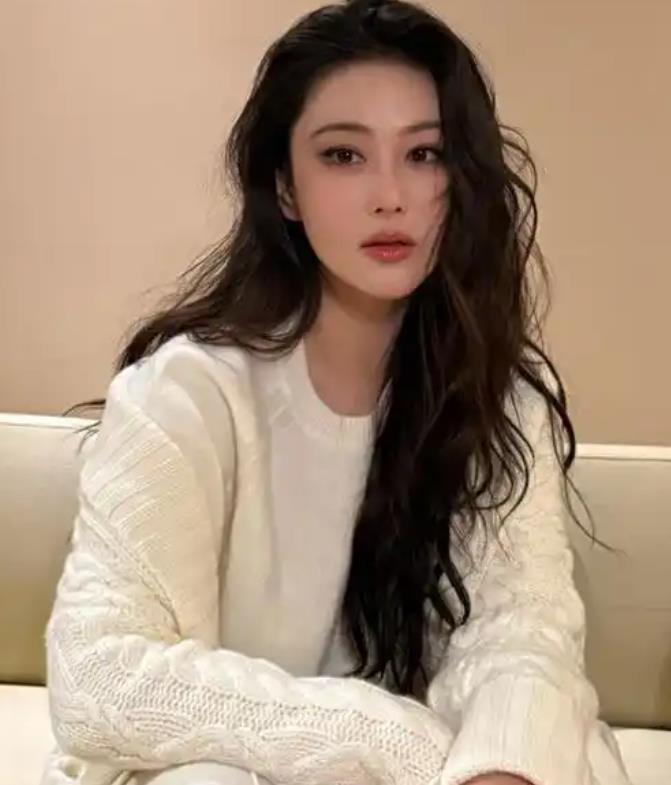 张馨予开撕了！回应空姐爆料其架子大。
 
空姐放一下包而已，不是本职工作么？
 