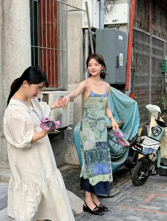 遇到任敏了，本人娇小漂亮有灵气，不知道为啥在剧里就不好看，太不上镜了。