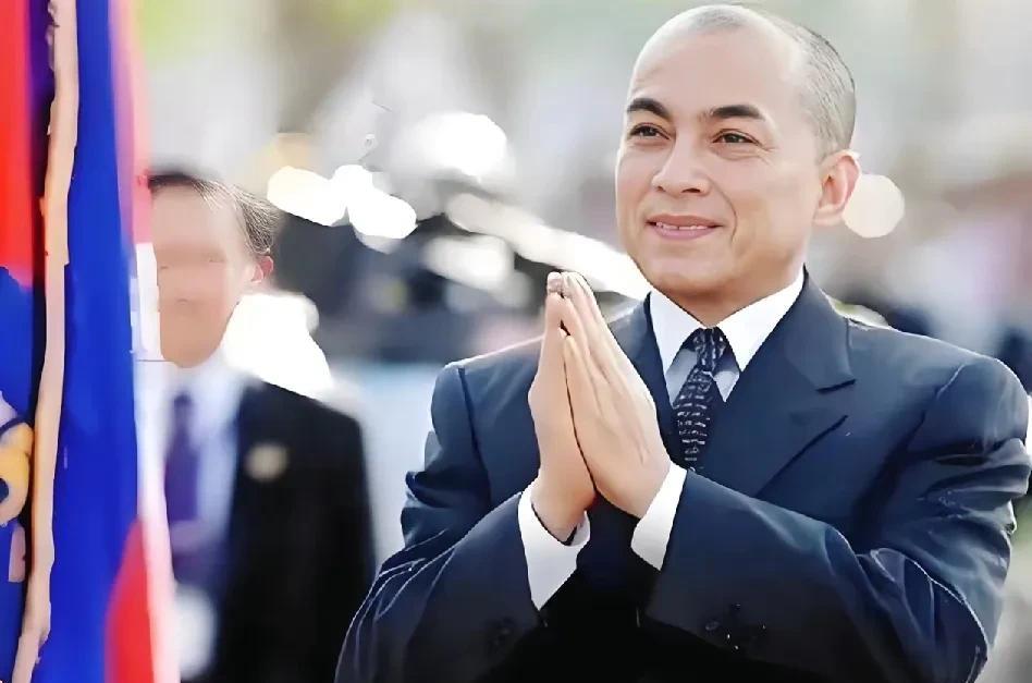 柬埔寨国王近几日的表现有些令人费解，他竟然表现出了一副求和的姿态，他说希望与东大