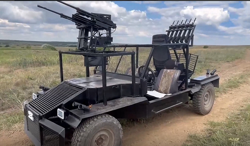 7月2日，俄军前线官兵展示了，自己手搓的反无人机突击车。这种反无人机战车通过硬杀