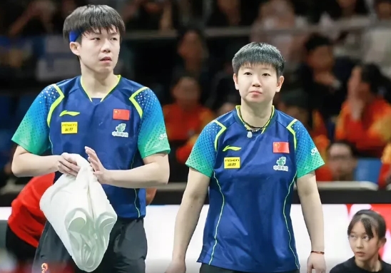 王楚钦/孙颖莎🇨🇳3-0多尔/扎里夫🇫🇷，网友发现2个非常有趣现象：

