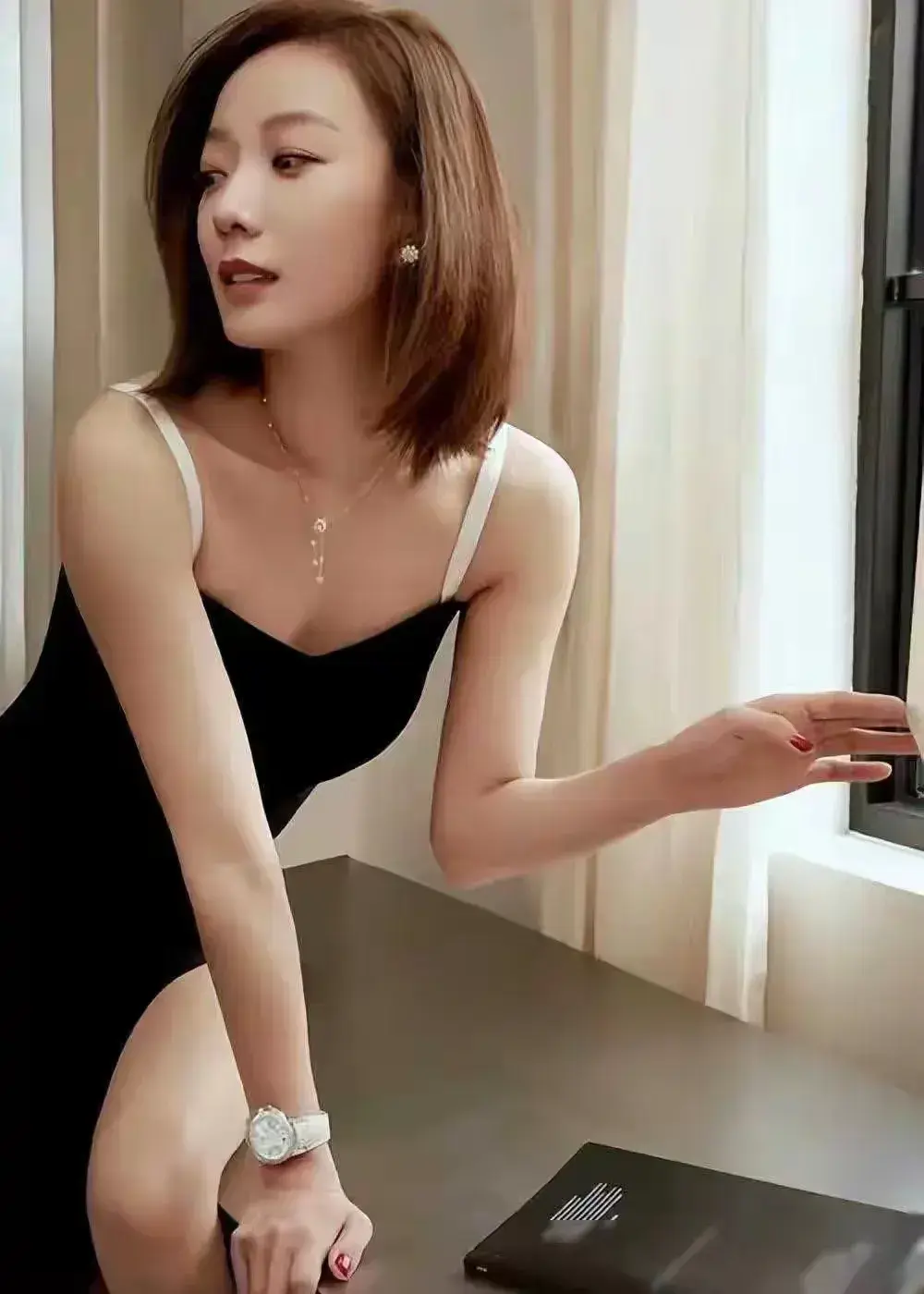 我来说说我个人最不喜欢的10位女演员，欢迎来辩论：

1. 刘晓庆：年纪一大把了
