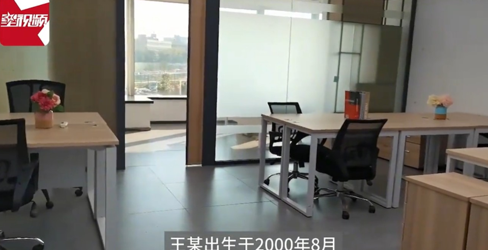 房屋月租2.1万余元，还每月花5000元请保姆照顾宠物狗……“00后”女孩打造“
