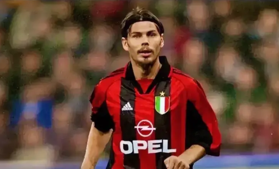 伊布拉希莫维奇隔空喊话了博班。博班在米兰欧冠被淘汰后说米兰必须是米兰，那就是去争