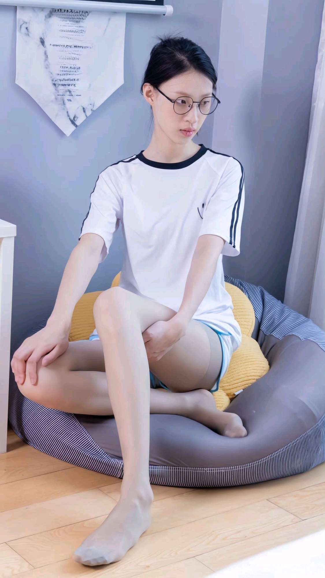 今天终于勇敢的穿上它了，高级灰色，会不会显得尴尬！