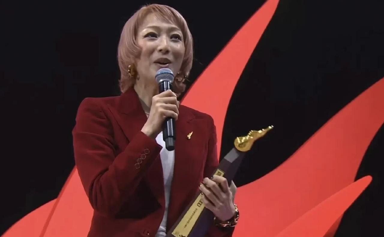 有意思，完全没想到郑秀文和姜涛居然在同一届的叱咤2024我最喜爱男女歌手中拿下奖