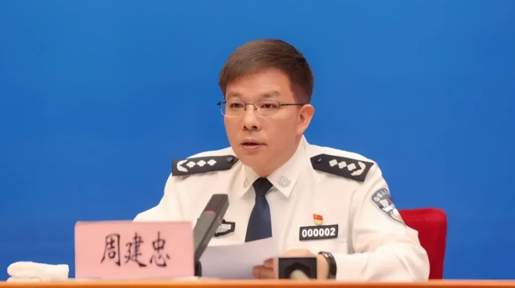 云南玉溪近日迎来重磅人事调整，省公安厅常务副厅长周波忠出任市委书记一职。这意味着