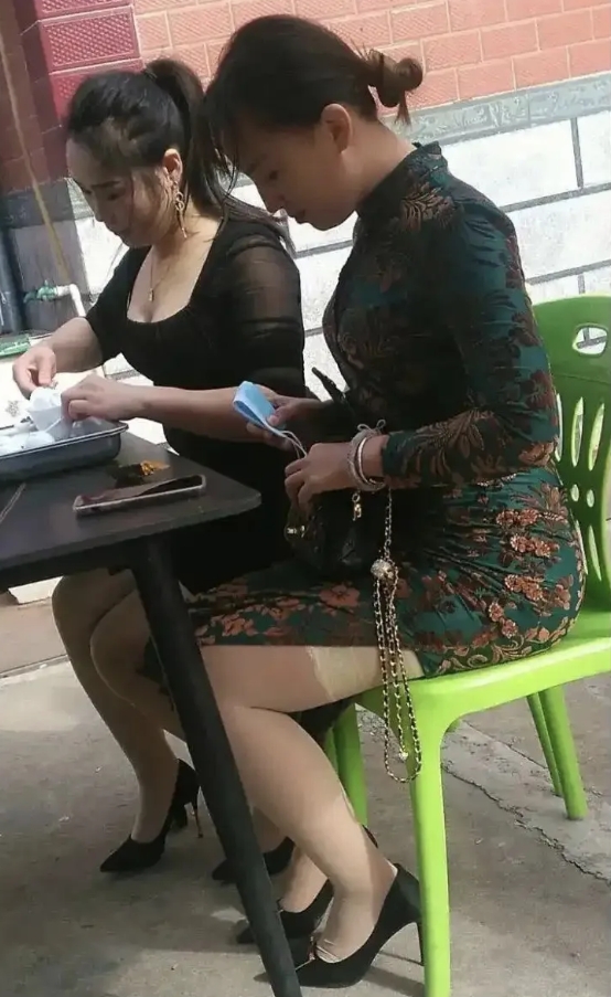 兄弟们，我32岁，突然相中媒婆了
