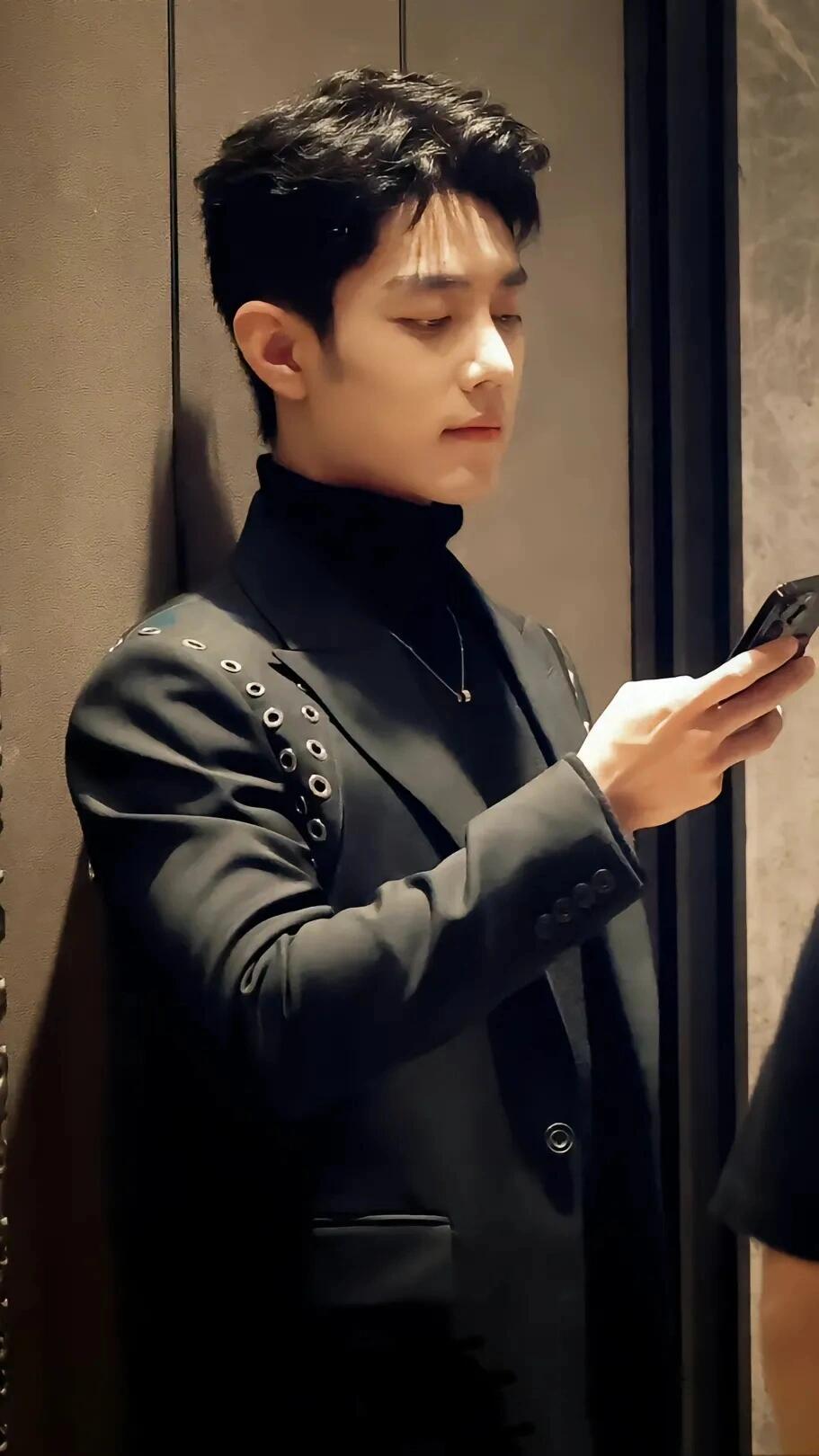 谁家老公走丢了，肖战高清壁纸头像来了