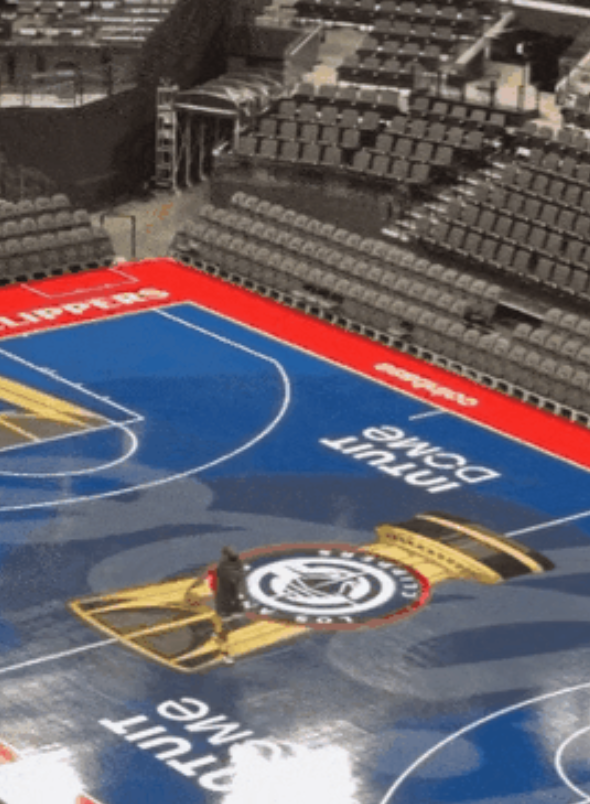 这样的哈登你怎能不爱！35岁的哈登被拍到独自在快船球馆训练，他是有多想赢！
1、