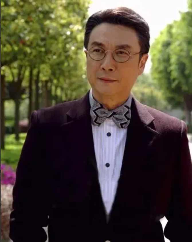 刘松仁说:“我妈跟其他人的妈妈不一样。”主持人好奇:“有什么的不一样？”刘松仁说