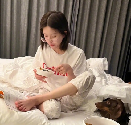 赵露思称21年就已开始治疗，此前从来没有提起过这个病的事情，不想让生病变成现在所