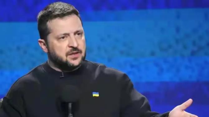 泽连斯基一夜之间从民族英雄变成国家罪人，有可能被流亡或者送上断头台！
俄罗斯媒体