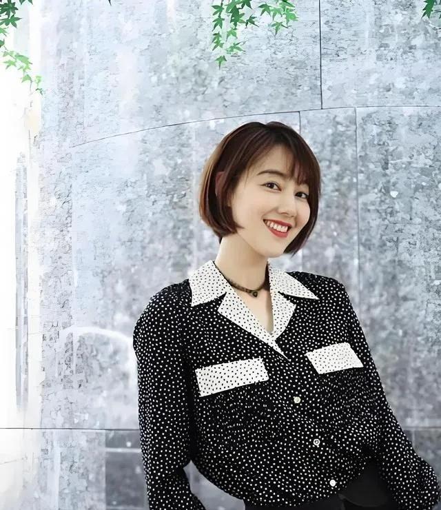 41岁的王冠，高龄结婚还晒幸福照，令人羡慕！

王冠，41岁，高龄结婚，幸福晒照