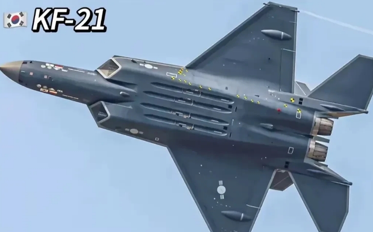 韩国KF21哭晕在WC！作为非主流五代机的顶流，2021年4月大韩民国展示01号