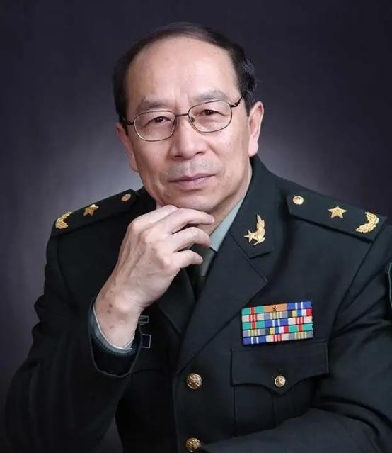 2010年，一位美国记者询问中国将军金一南，如果三峡大坝被摧毁，中国将作何反应。