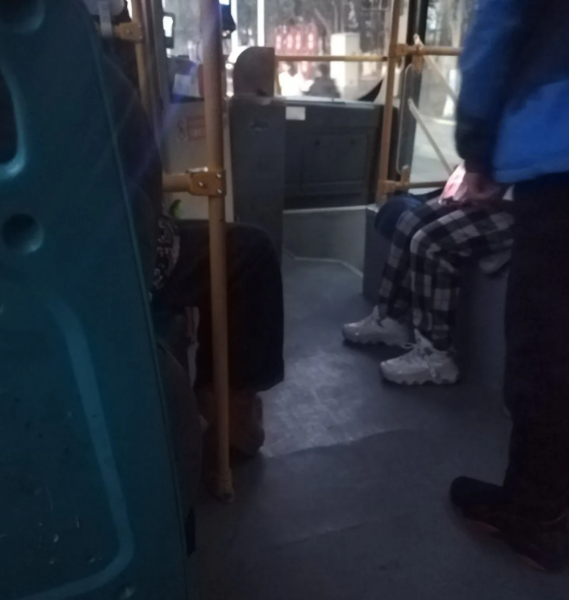 昨晚老公忽然打电话说不能来接我，我顺口就说 没事我打车走  ，老公顿了一下说，打