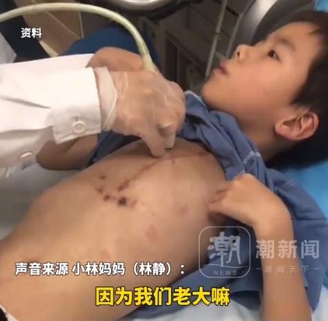 林静，一个27岁的年轻妈妈，在生活的重压下依然保持着笑容。她的人生经历了许多苦难