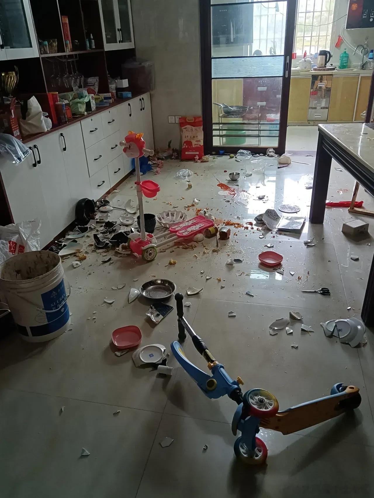 网友：今天又跟老公大吵了一架！
我老公一个月工资才8500元而已，他竟然想买奔驰