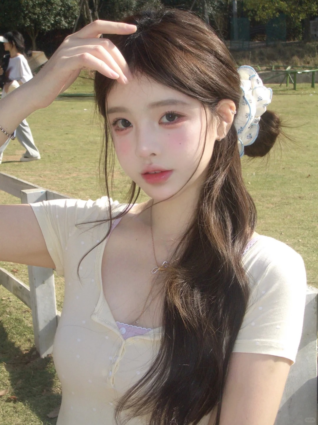 “春天没有方向
春天只顾开花”
