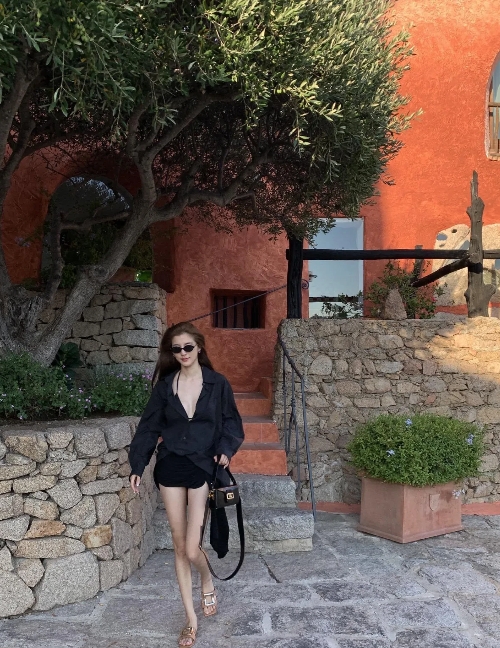 吴千语，170cm，爱旅行的女人，一定很有生活气息。