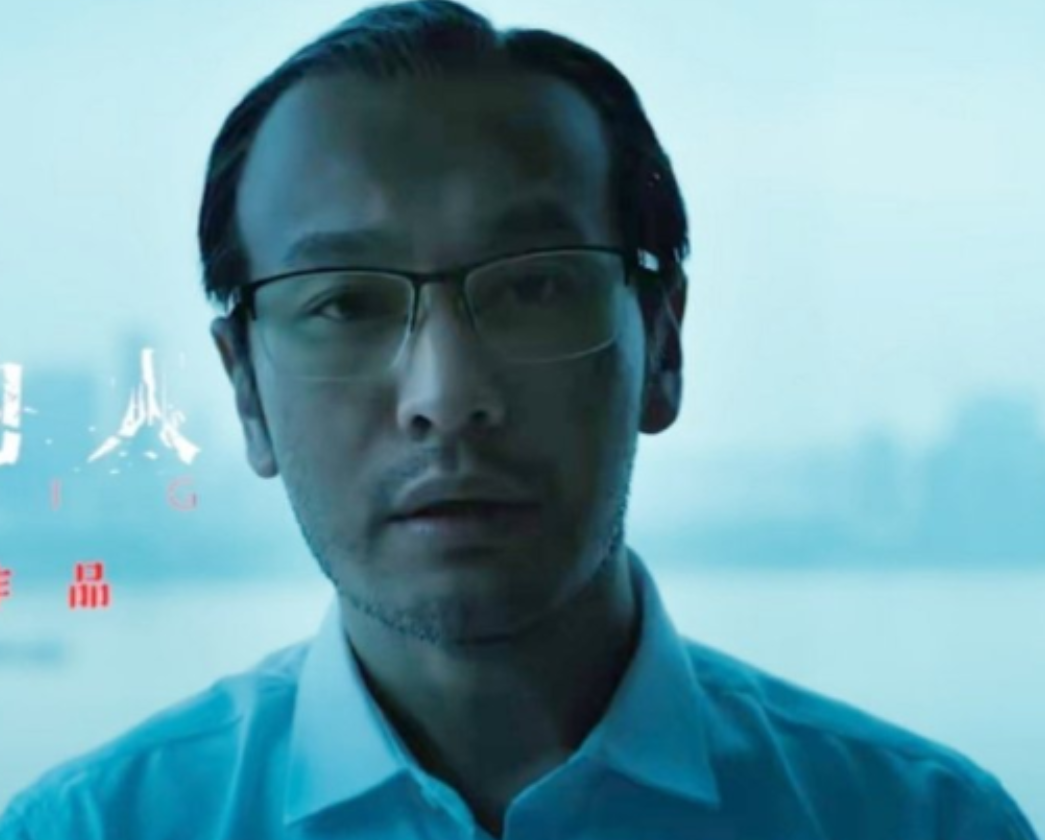 黄晓明秃头海报，冲上热搜！

黄晓明秃头海报，宣传新戏够拼啊，
黄晓明秃头海报，